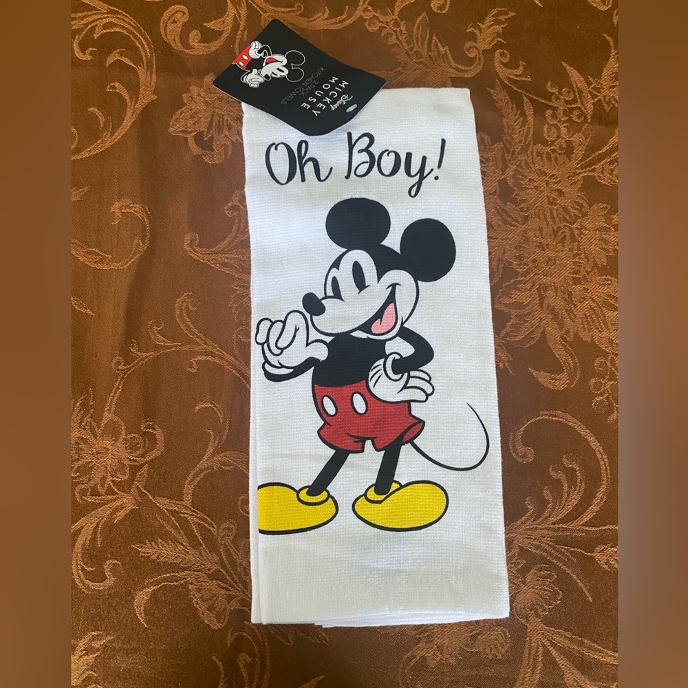 NWT Mickey & Minnie Mouse towels.